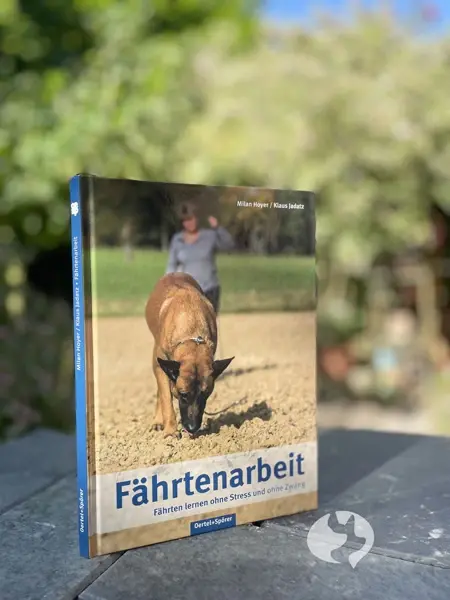 Buch „Fährtenarbeit“ von Milan Hoyer und Klaus Jadatz Ansicht des Buchs "Fährtenarbeit" von Milan Hoyer und Klaus Jadatz